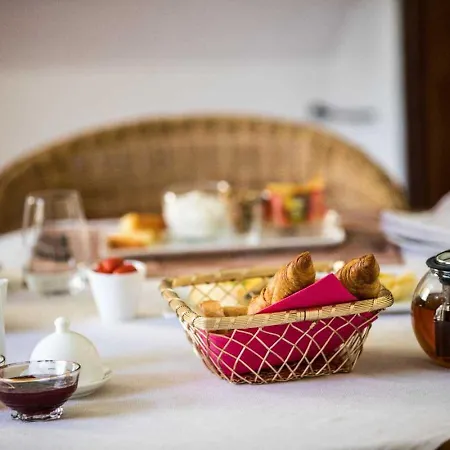 Bed & Breakfast La D'hotes Saint-Antonin