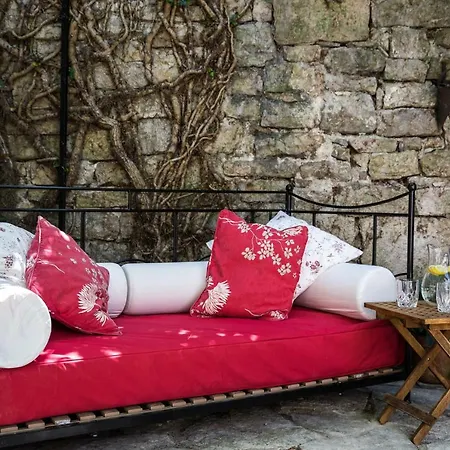 La D'hotes Bed & Breakfast Saint-Antonin